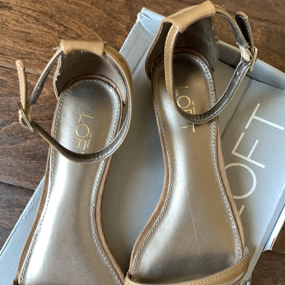 NIB LOFT Single Strap Mini Wedge Sandals Size 7